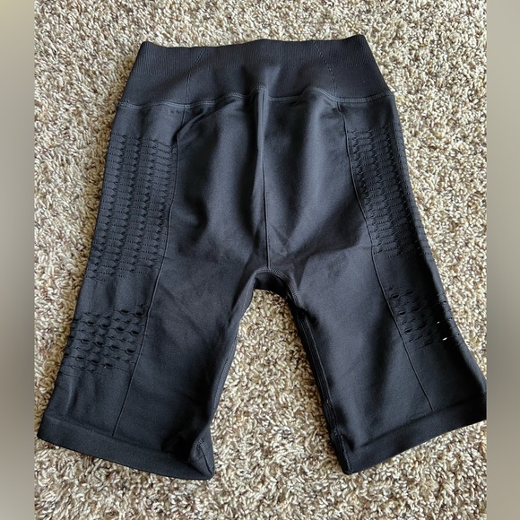 Gymshark Glow Seamless Bike Short - Picture 3 of 3